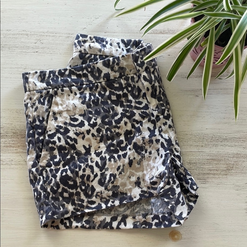 Joie Black and White Leopard Print Women Shorts